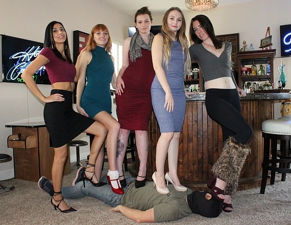 content/the-5-girl-trampling-record/1.jpg
