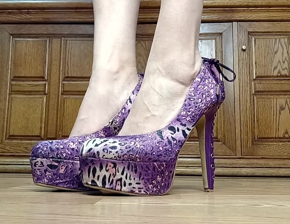 content/annika-dangling-purple-heels/3.jpg