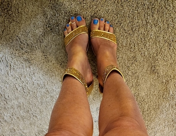 content/golden-heels-and-shiny-sole-worship/3.jpg