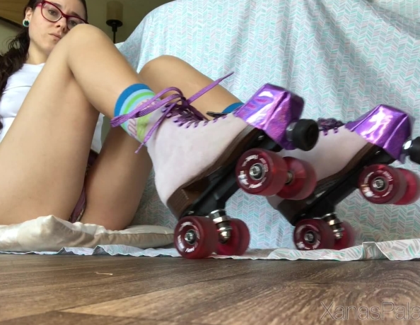 content/majesty-removes-her-sweaty-rollerskates/1.jpg