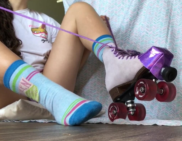 content/majesty-removes-her-sweaty-rollerskates/3.jpg