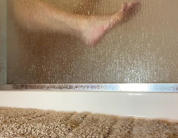 content/michelles-voyuer-foot-show-in-the-shower/1.jpg