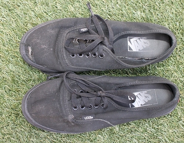 content/mollys-worn-black-vans/1.jpg