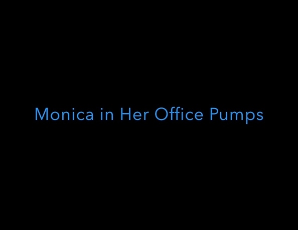 content/monica-in-her-office-pumps/4.jpg