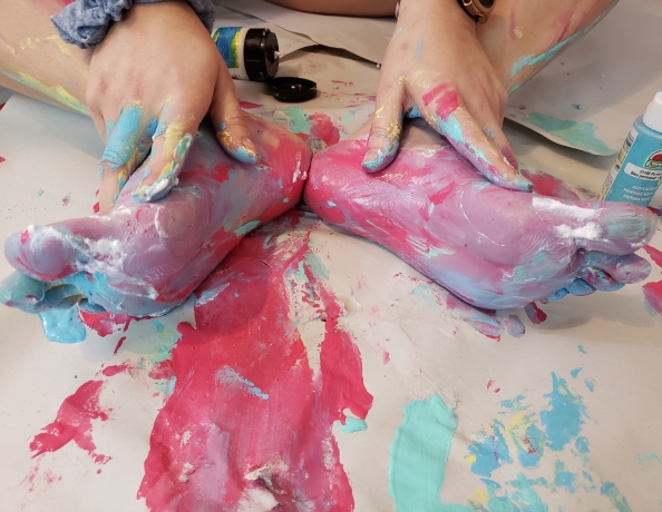 content/nadias-barefoot-painting/3.jpg