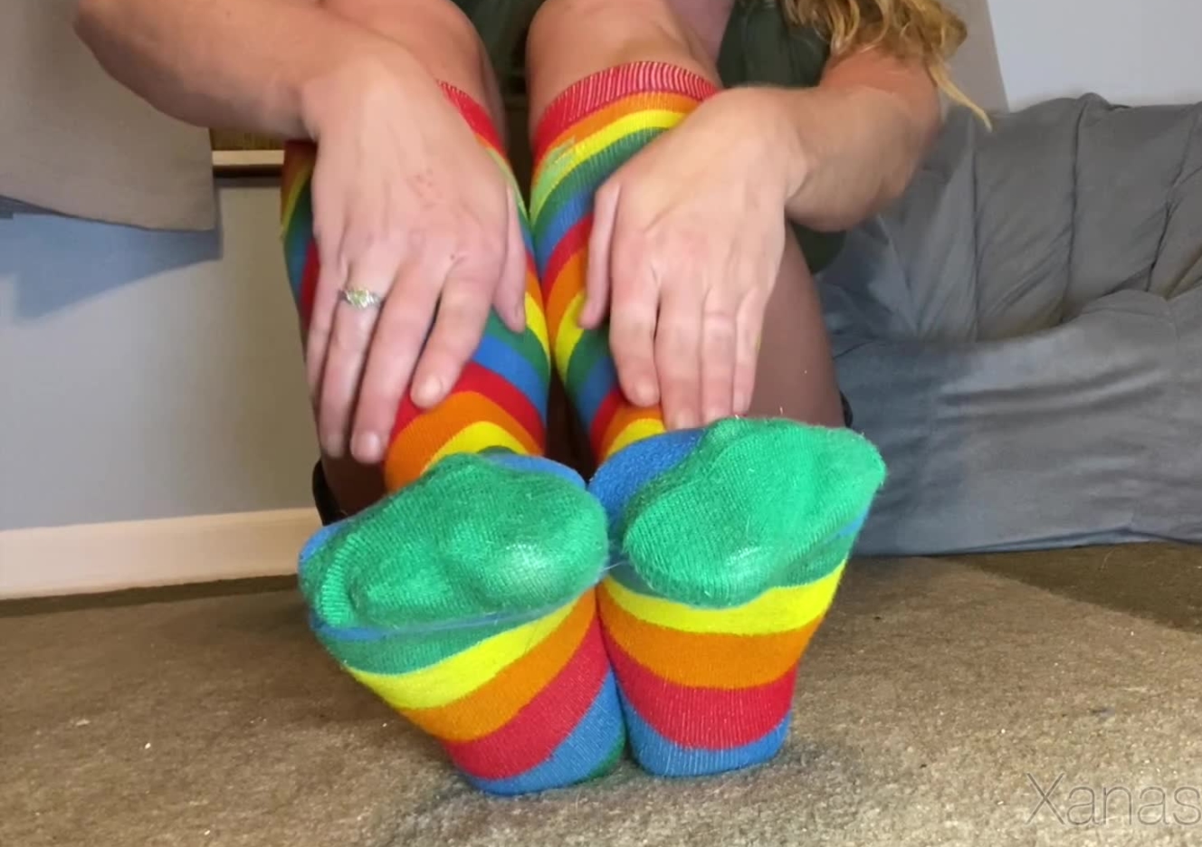 content/taste-michelles-rainbow-socks/0.jpg