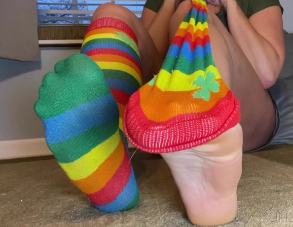 content/taste-michelles-rainbow-socks/1.jpg