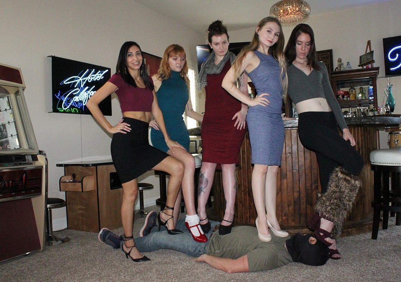 content/the-5-girl-trampling-record/0.jpg