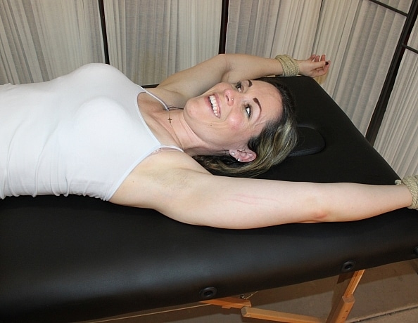 content/the-foot-tickling-masseuse/1.jpg
