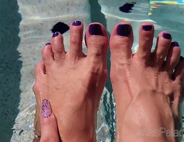 content/wet-purple-nails-and-toes/4.jpg