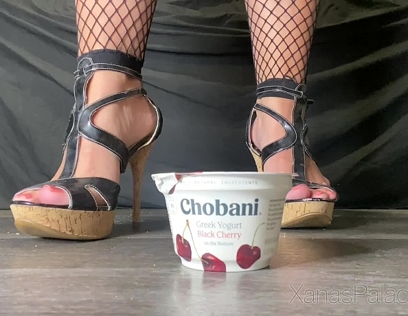 content/whipped-like-cream-under-arianas-heels/4.jpg