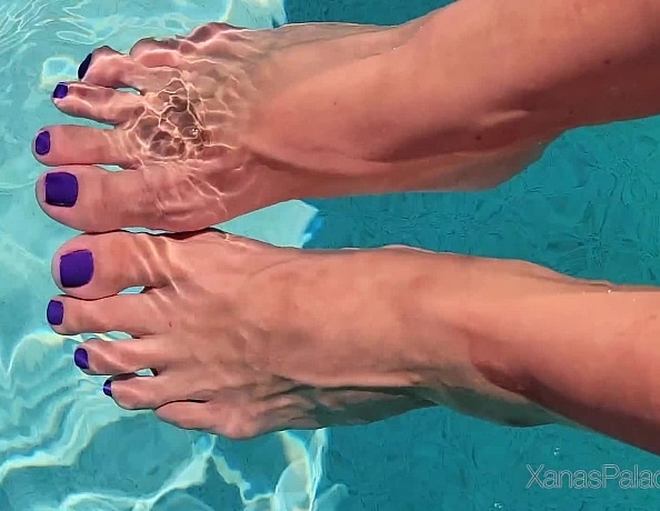 content/xanas-underwater-feet/3.jpg