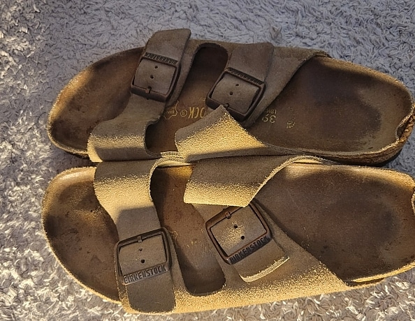 content/xanas-worn-birkenstocks-with-socks/3.jpg